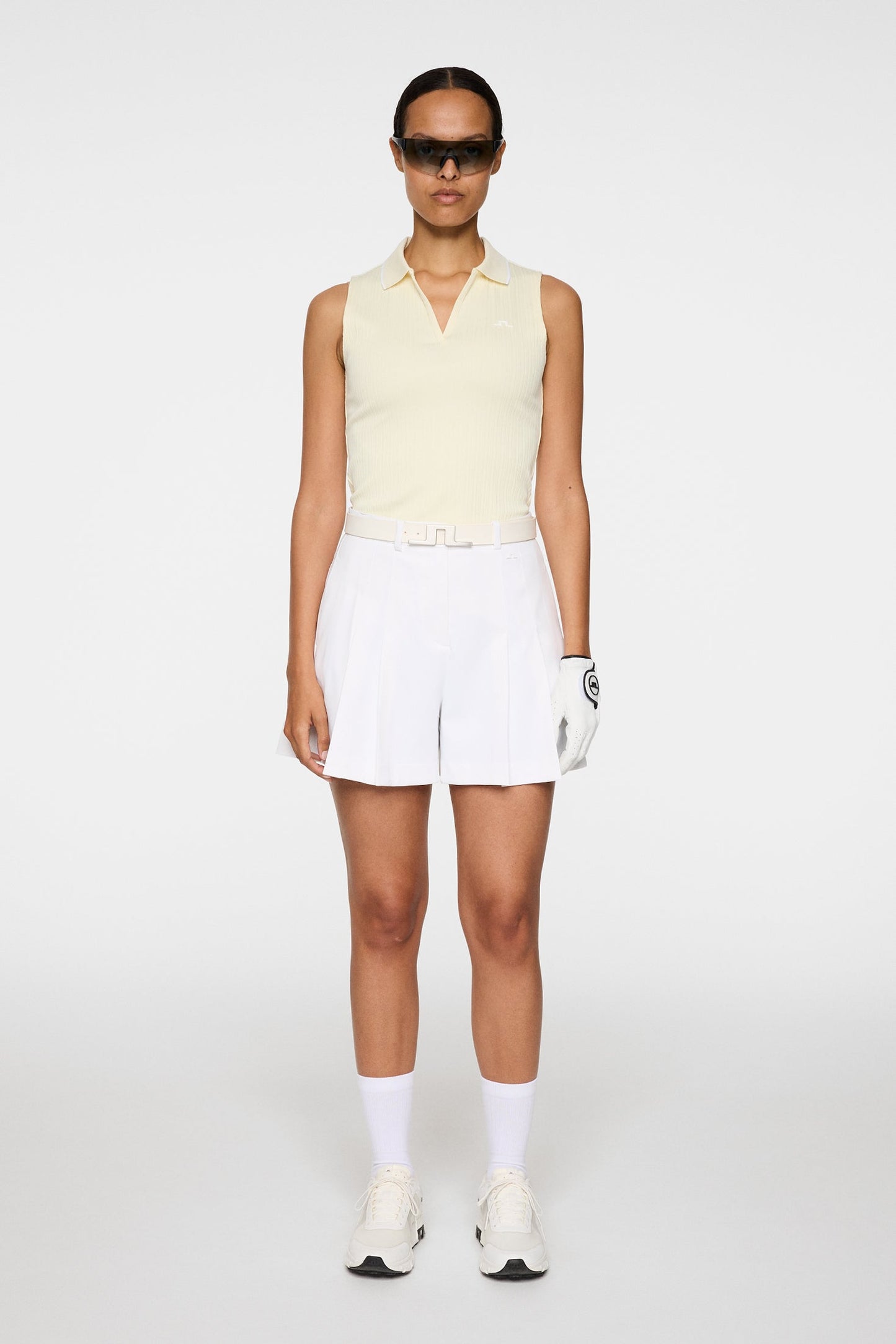 Arella Pleated Shorts / White
